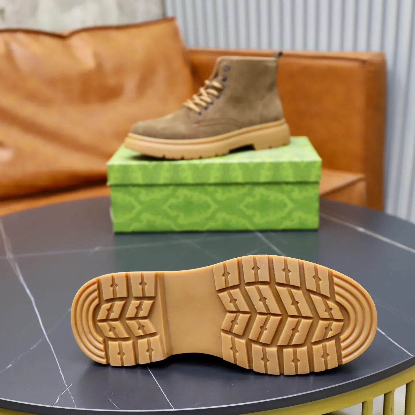 Men's shoes: 440💰Fleece lining, pigskin lining🙅‍♂️🙅‍♂️🙅‍♂️ Brand: GUCCI Standard code: 38–44 (45 can be customized) Grade: Same as the official website Material: Original cowhide fabric Comfortable pigskin + plush lining (optional) Lightweight and wear-resistant outsole Style category: Men's fashion casual shoes and boots Running Sports shoes, distinguished luxury brand elements, top luxury, color: actual picture color